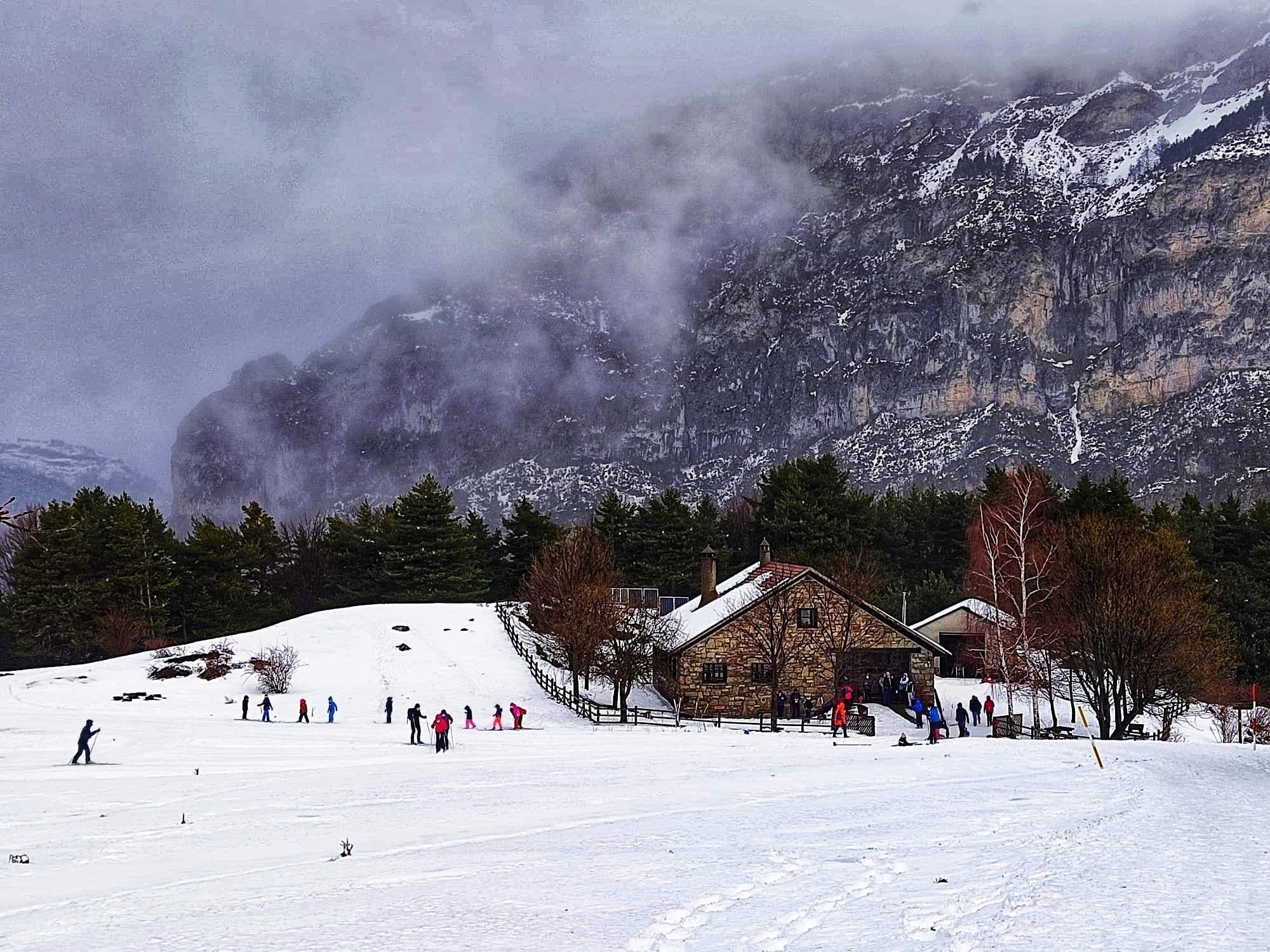 Linza, Gabardito y Astn inician febrero con unas condiciones perfectas para esquiar