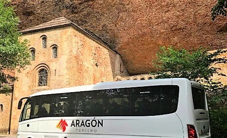 Comienza el servicio de autobús entre Jaca y San Juan de la Peña