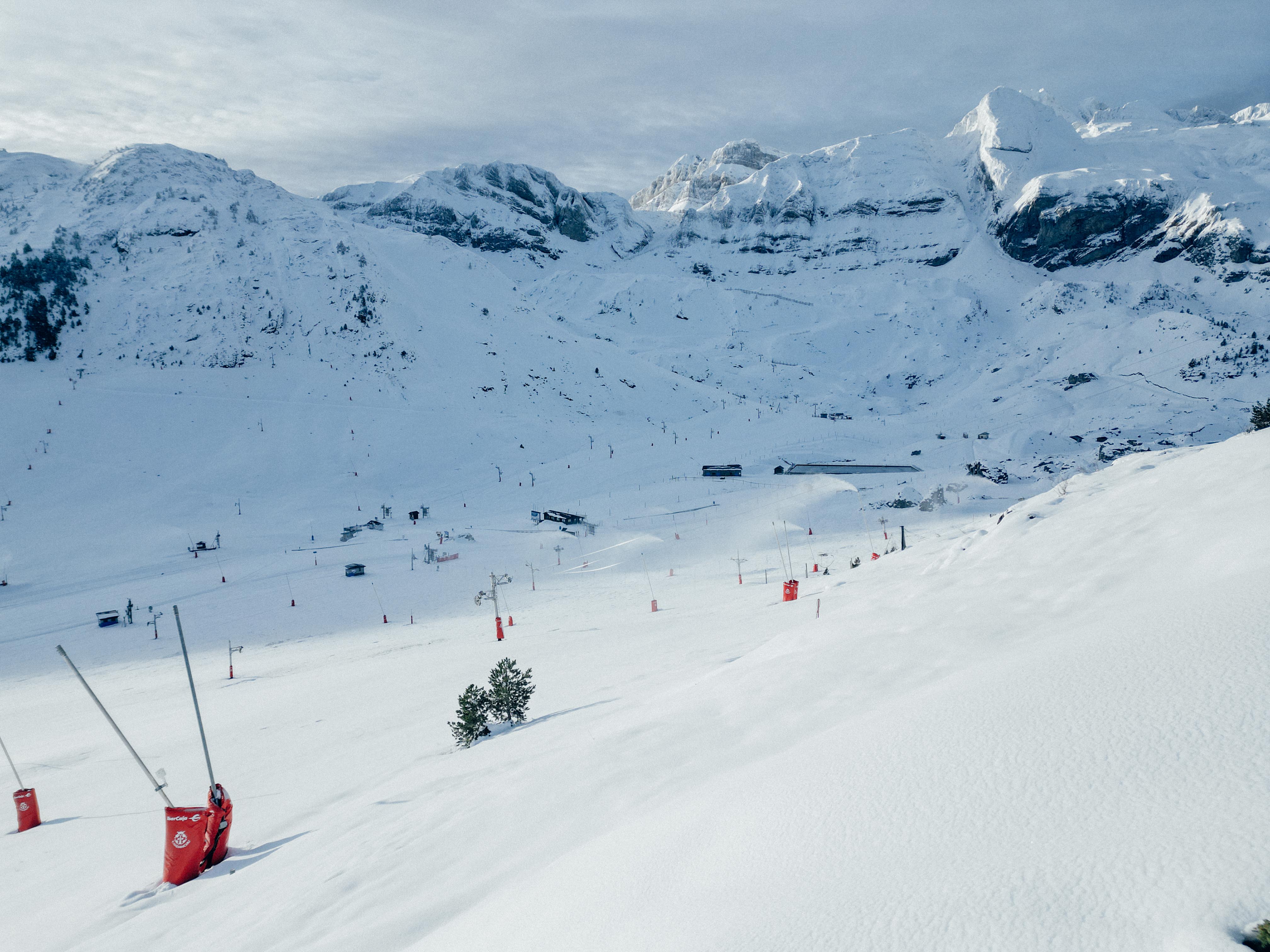 Astún y Candanchú iniciarán la temporada de esquí el 3 de diciembre